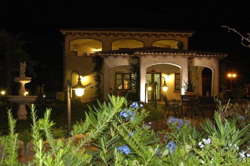Hotel Terra Di Gallura Budoni Exterior foto